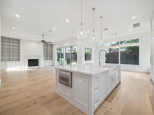 1119 Willard Street, Houston TX 77006