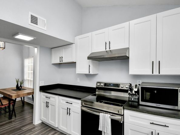 9809 Richmond Avenue B13, Houston TX 77042