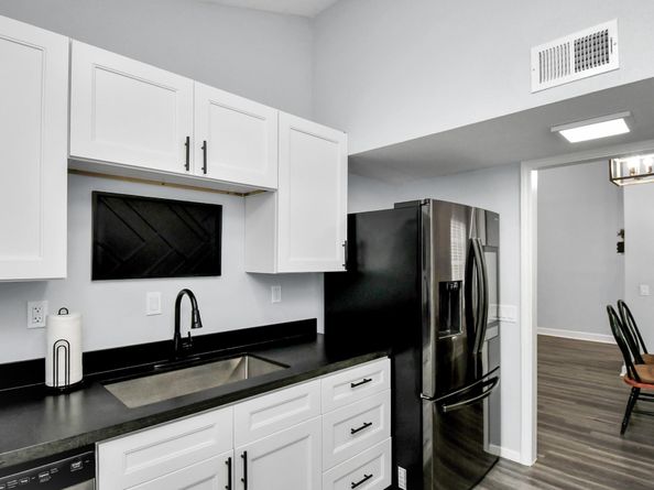 9809 Richmond Avenue B13, Houston TX 77042