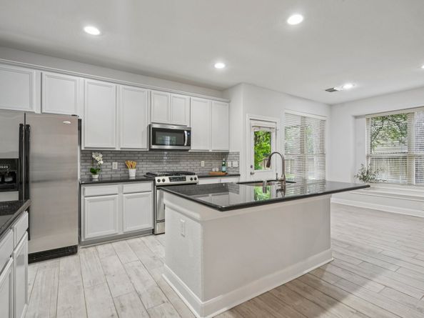 90 Panterra Way, The Woodlands TX 77382