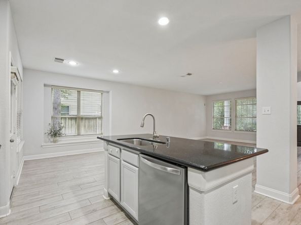 90 Panterra Way, The Woodlands TX 77382