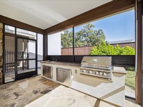 210 Glenwood Drive, Houston TX 77007