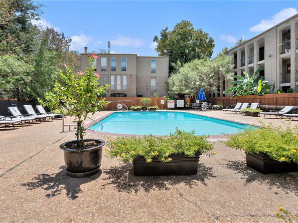 4633 Wild Indigo Street 536, Houston TX 77027