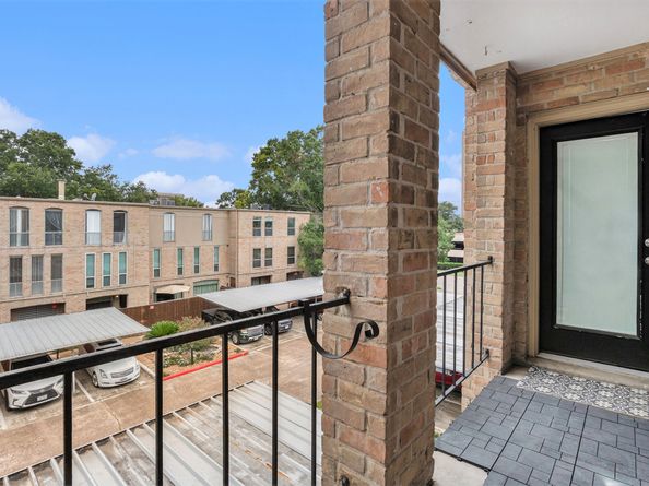 4633 Wild Indigo Street 536, Houston TX 77027