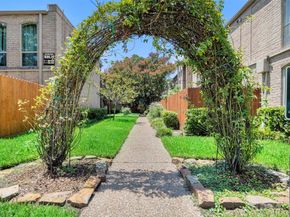 4633 Wild Indigo Street 536, Houston TX 77027