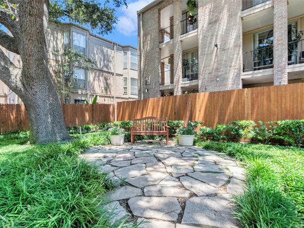 4633 Wild Indigo Street 536, Houston TX 77027