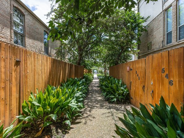 4633 Wild Indigo Street 536, Houston TX 77027