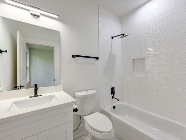 933 E 40 1/2 St Street, Houston TX 77022