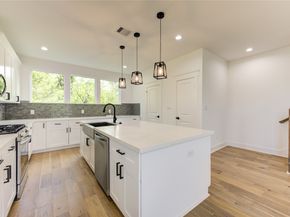 933 E 40 1/2 St Street, Houston TX 77022