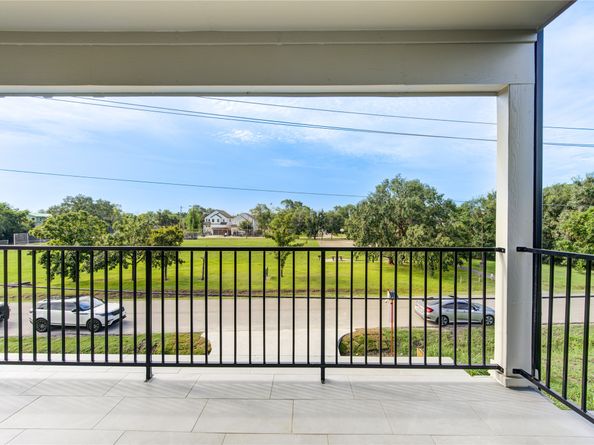 933 E 40 1/2 St Street, Houston TX 77022