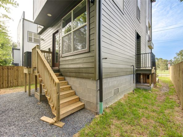 933 E 40 1/2 St Street, Houston TX 77022