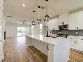 933 E 40 1/2 St Street, Houston TX 77022