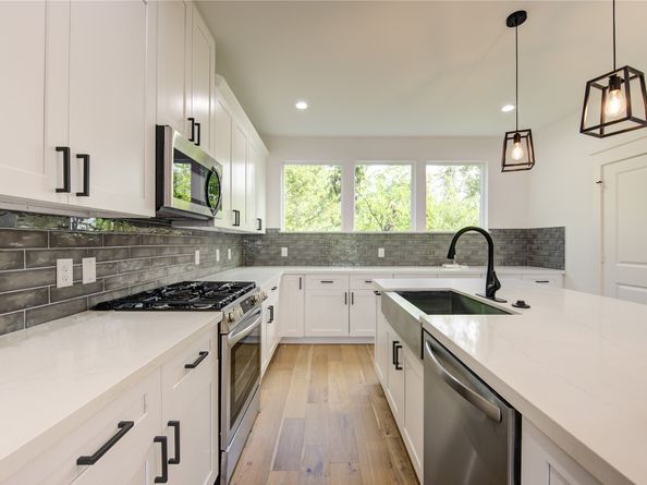 933 E 40 1/2 St Street, Houston TX 77022