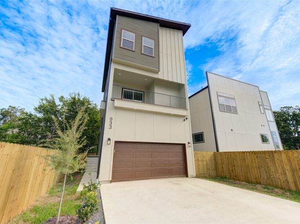 933 E 40 1/2 St Street, Houston TX 77022