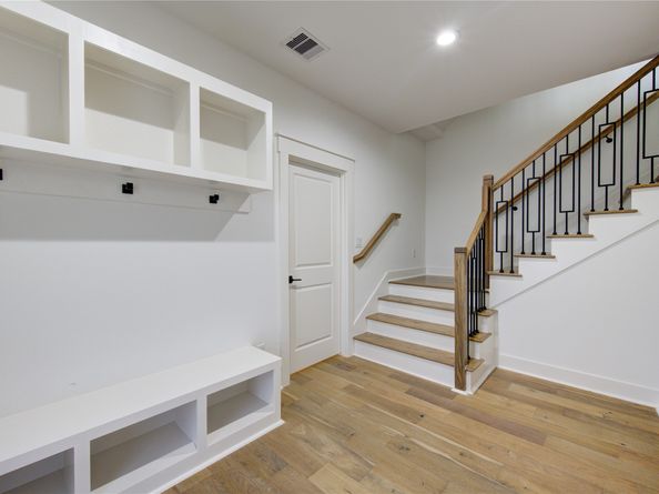 933 E 40 1/2 St Street, Houston TX 77022