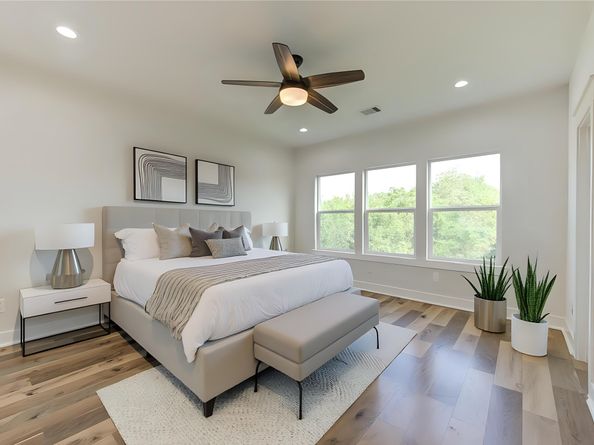 933 E 40 1/2 St Street, Houston TX 77022