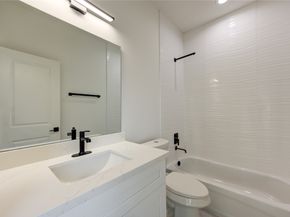 933 E 40 1/2 St Street, Houston TX 77022