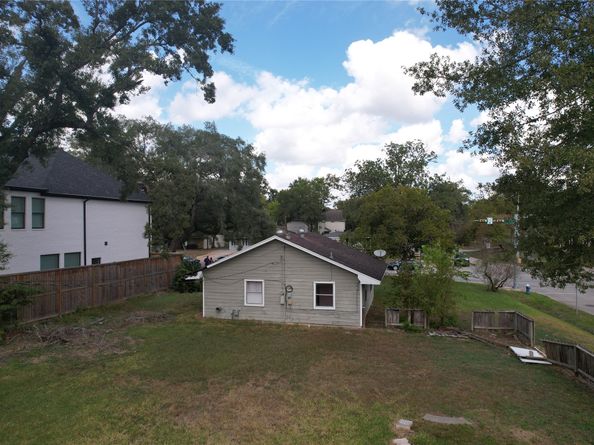 903 W 43rd Street, Houston TX 77018