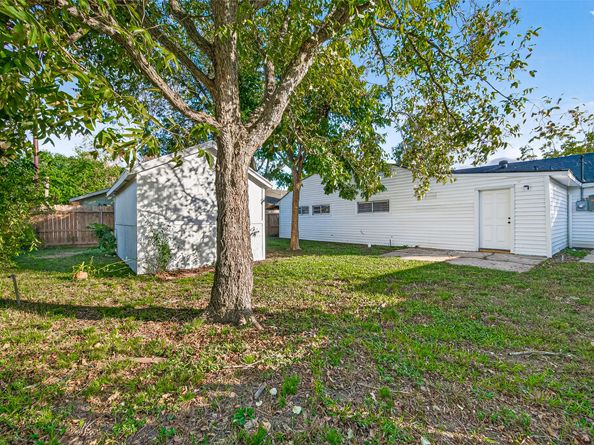 4729 Paradise Lane, Houston TX 77048