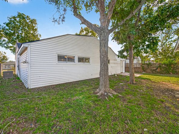 4729 Paradise Lane, Houston TX 77048