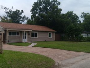 8913 Linda Vista Road, Houston TX 77078