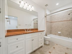 6635 Wanita Place B, Houston TX 77007