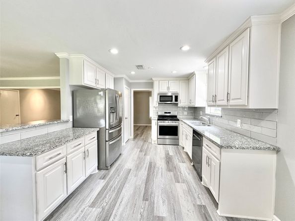 5818 Birchmont Drive, Houston TX 77092