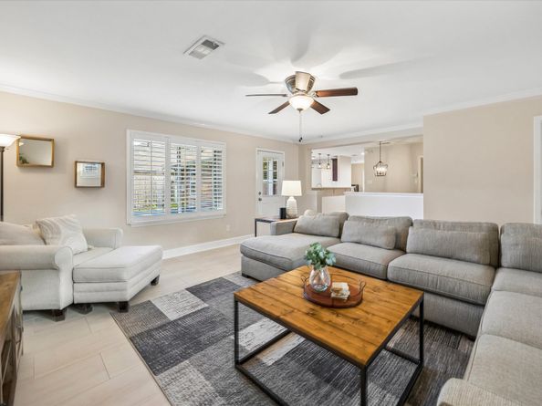 2318 Cheshire Lane, Houston TX 77018