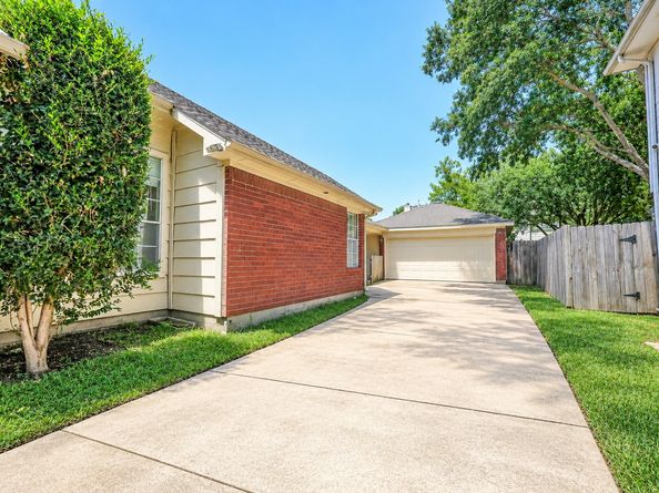 4230 Torrey Creek Lane, Houston TX 77014