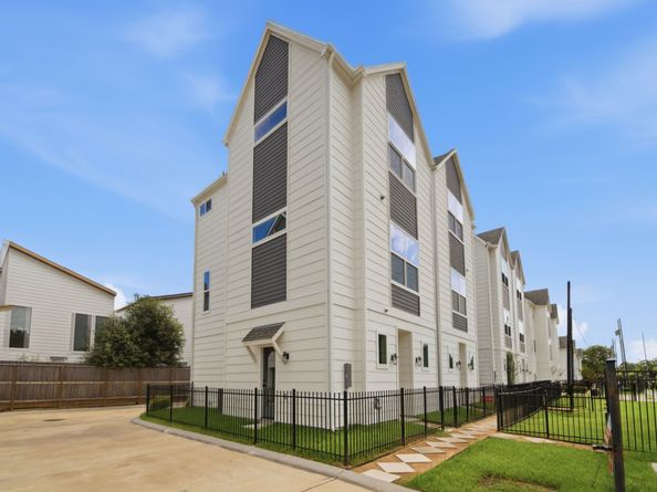 1648 W Tidwell Road, Houston TX 77091