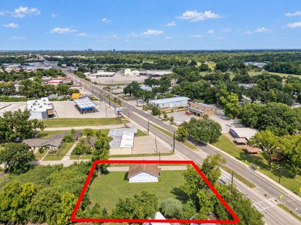 7713 Airline Drive, Houston TX 77037