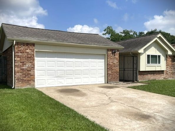 15523 Pensgate Street, Houston TX 77062