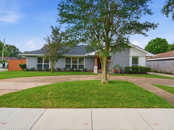 4801 Willowbend Boulevard, Houston TX 77035