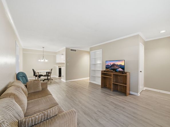 2350 Bering Drive 121, Houston TX 77057