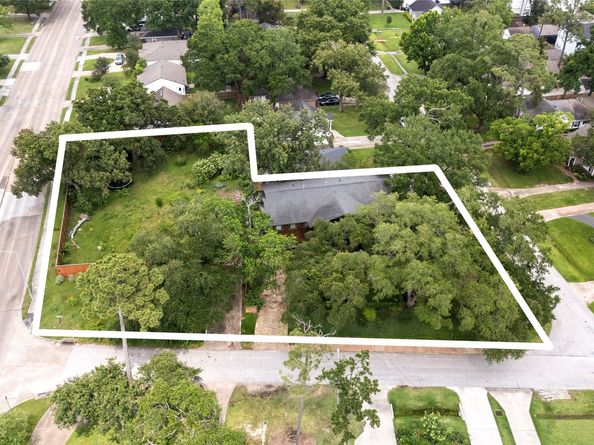 1090 Lamonte Lane, Houston TX 77018