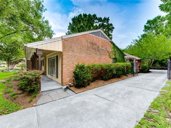 2602 Briarbrook Drive, Houston TX 77042