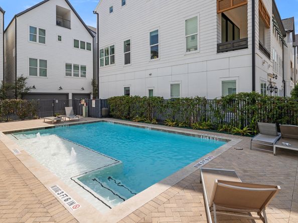 3306 W 12th Street, Houston TX 77008