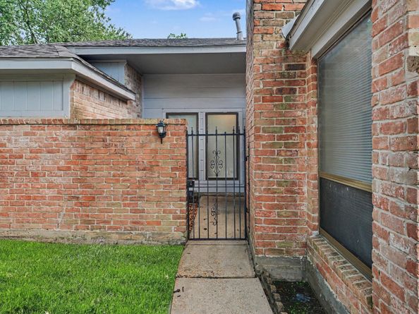 6210 Saint Anne Forest Drive, Houston TX 77088