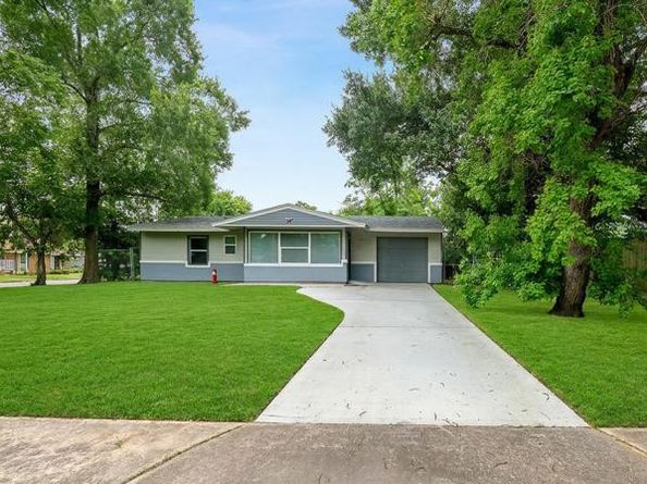 6058 Lyndhurst Drive, Houston TX 77033
