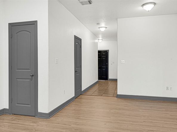2905 Baer Street 6, Houston TX 77020