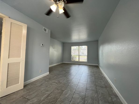 6200 W Tidwell Road 902, Houston TX 77092