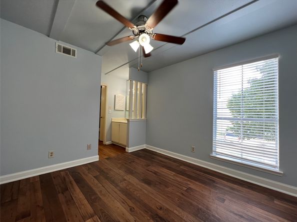 6200 W Tidwell Road 902, Houston TX 77092