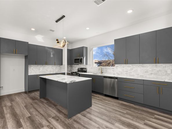 2707 Dennis Street, Houston TX 77004