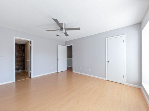 7700 Creekbend Drive 30, Houston TX 77071