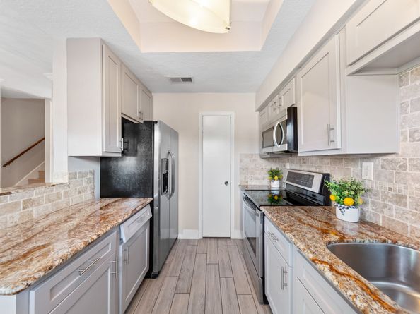 7700 Creekbend Drive 30, Houston TX 77071