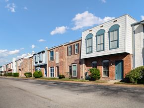 7700 Creekbend Drive 30, Houston TX 77071