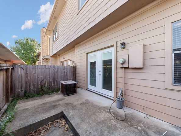 7700 Creekbend Drive 30, Houston TX 77071