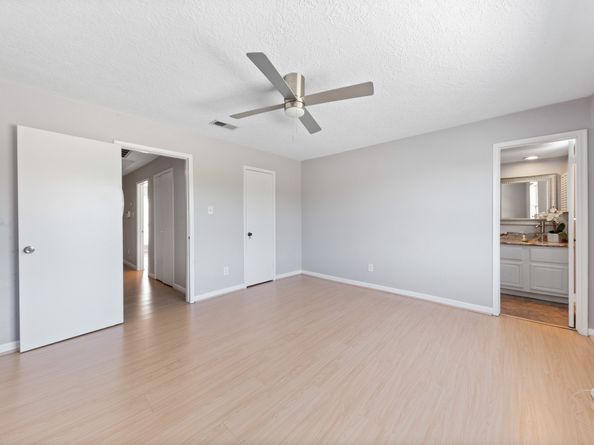 7700 Creekbend Drive 30, Houston TX 77071