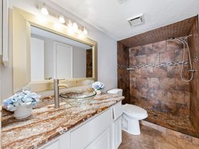 7700 Creekbend Drive 30, Houston TX 77071