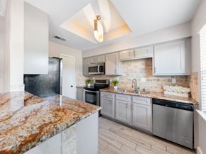 7700 Creekbend Drive 30, Houston TX 77071